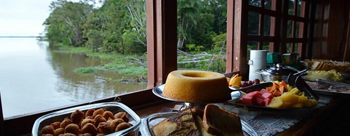  Amazônia Expeditions - Barco Tumbira - Restaurante