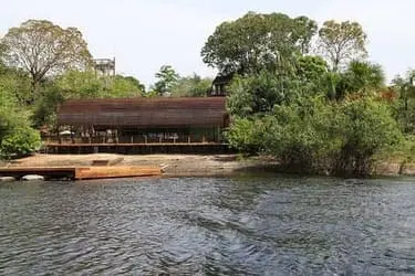 Mirante do Gavio - Restaurante e pier vistos do rio